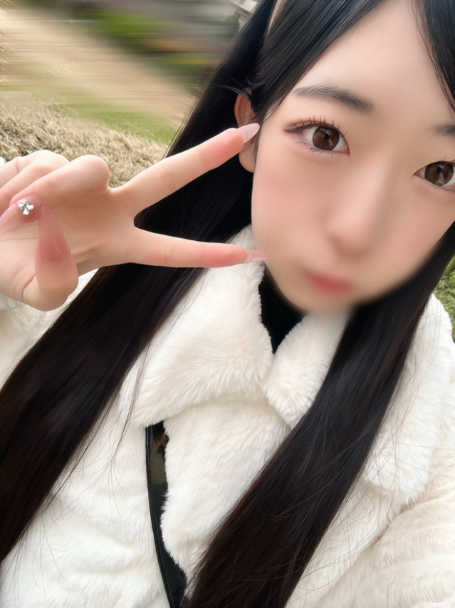 もも【業界初♡黒髪清楚美少女】