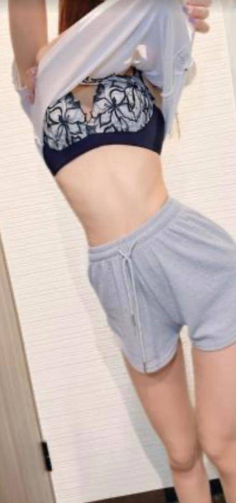 ? 写真よリ実物 ?