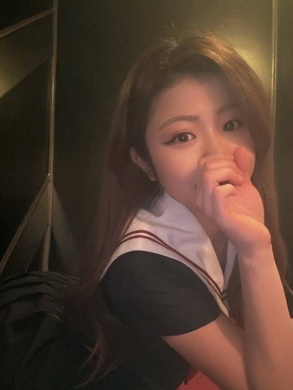 もみじ☆くびれ際立つ小悪魔