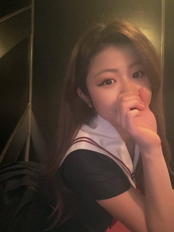 もみじ☆くびれ際立つ小悪魔