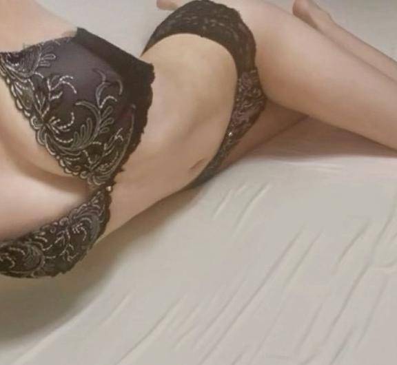 もみじ☆くびれ際立つ小悪魔