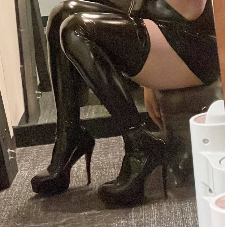 本日昼出勤してます⭐︎