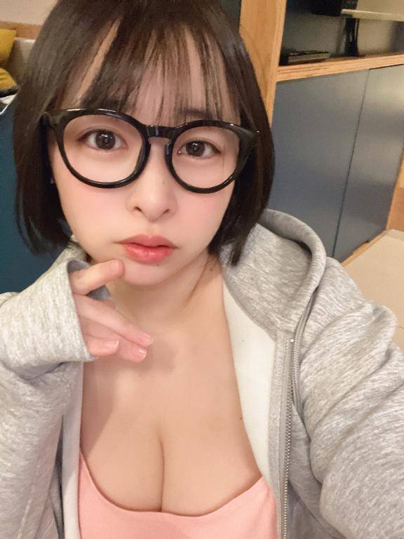Twitterでバズっとるメガネからビーム出すやつ