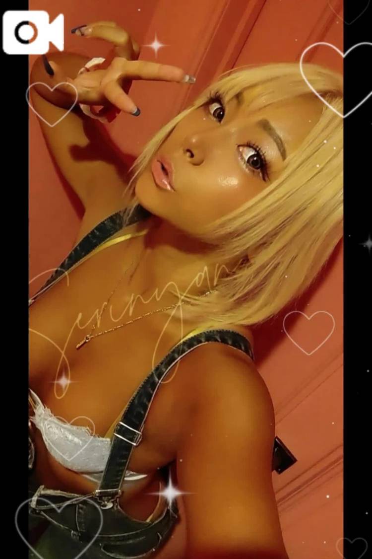 裸エプロンならぬ裸オーバーオール♡