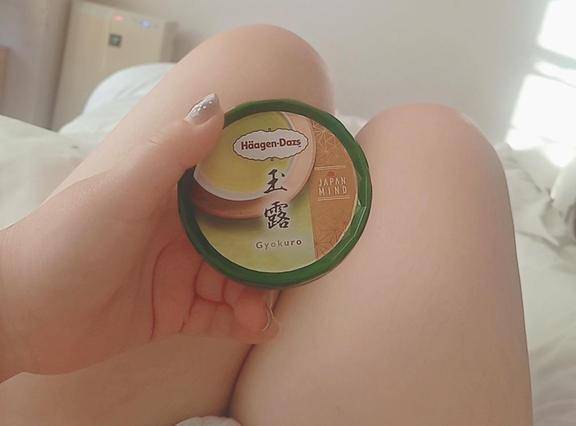 寝起きのアイスクリーム。