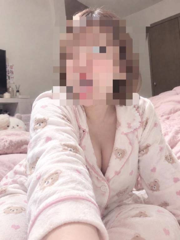 滴るのをペロっと…