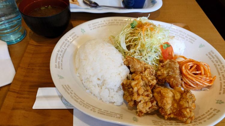 ペコペコ(*´ω｀*)
