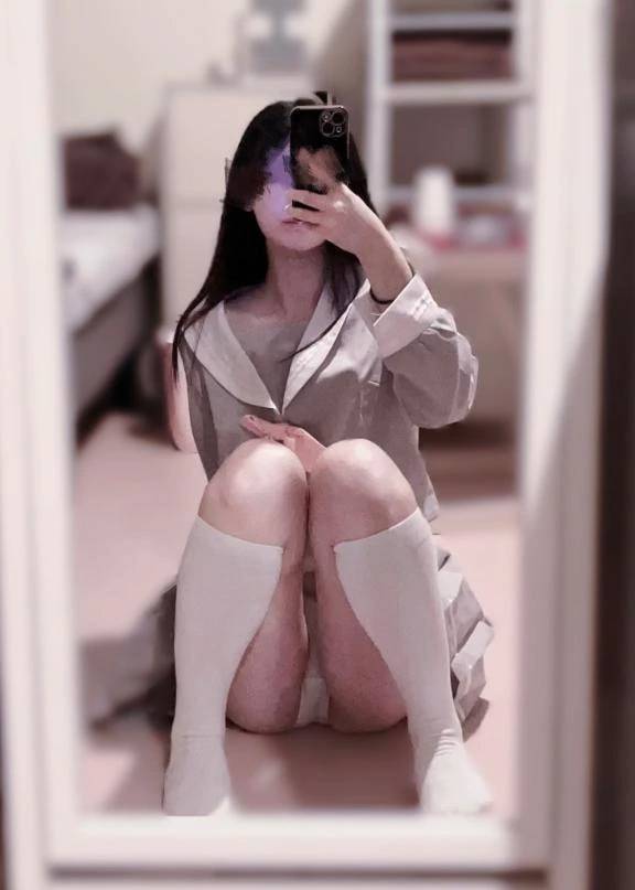 感度抜群な身体のJKを同時責め
